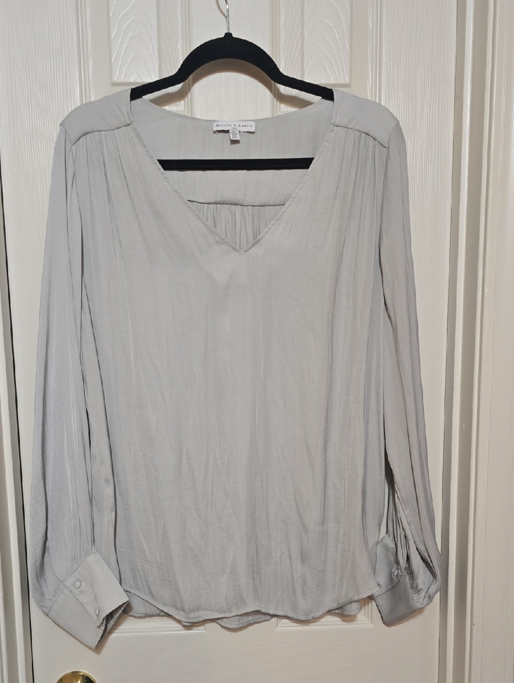 Light Green V-Neck Long-Sleeve Blouse